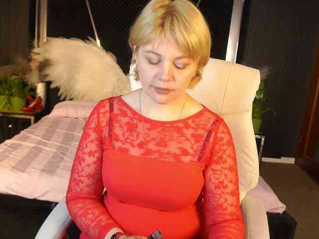 AmiraNight webcam