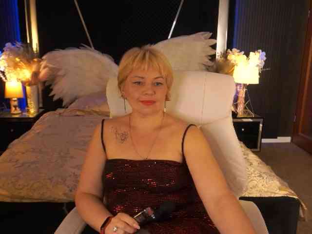 AmiraNight webcam