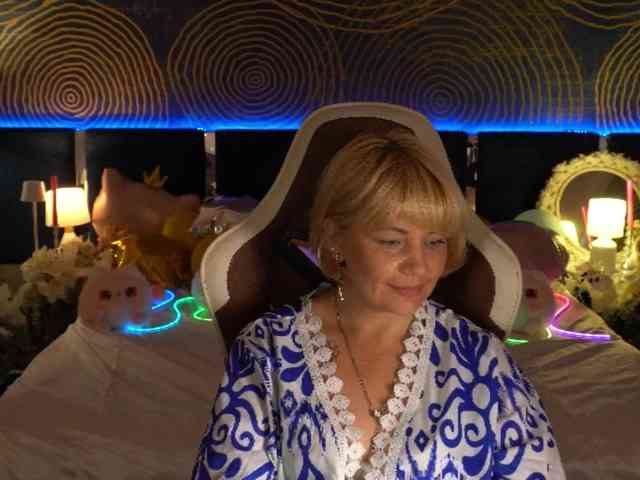 AmiraNight webcam