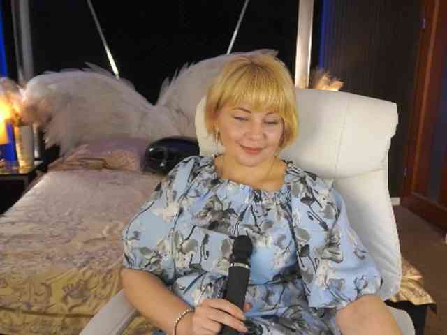 AmiraNight webcam