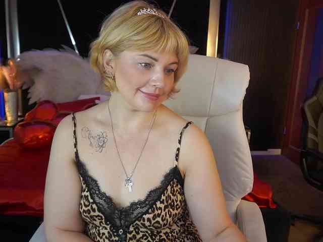 AmiraNight webcam