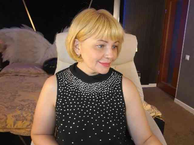 AmiraNight webcam