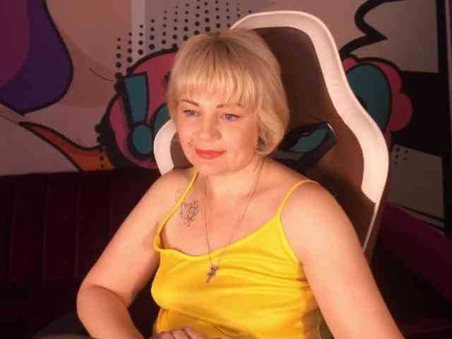 AmiraNight webcam
