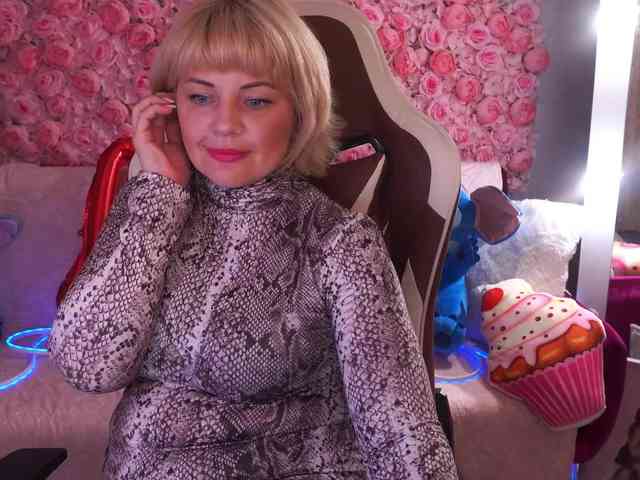 AmiraNight webcam