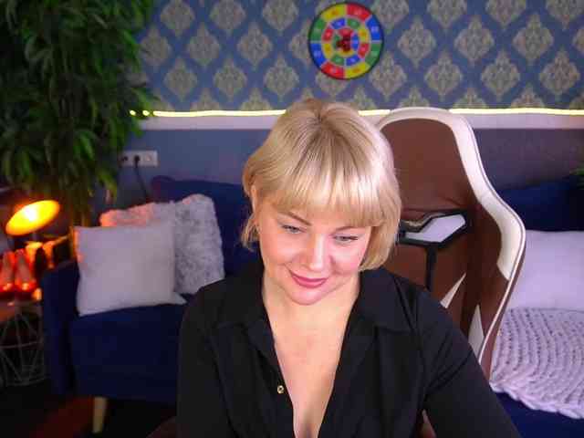 AmiraNight webcam