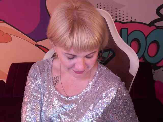 AmiraNight webcam