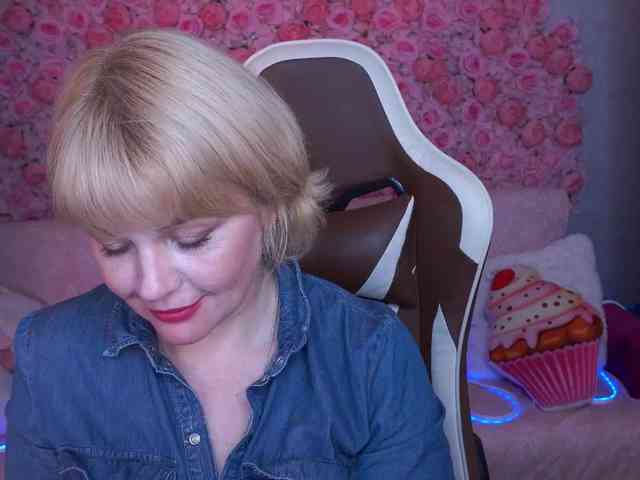 AmiraNight webcam