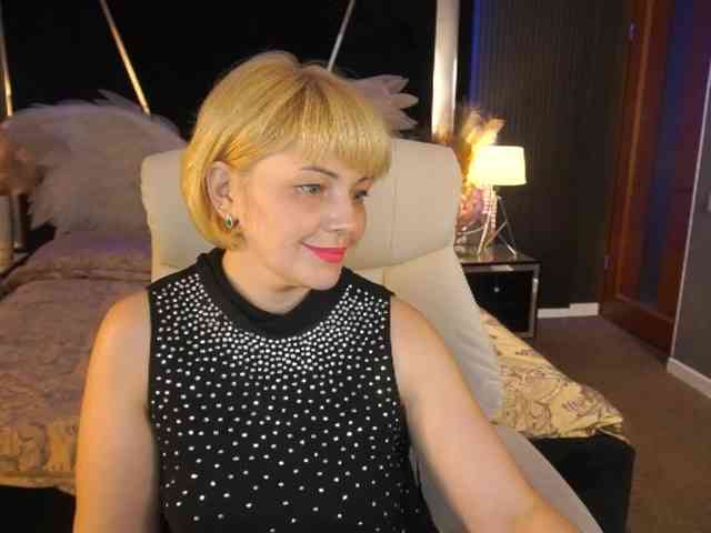 AmiraNight webcam