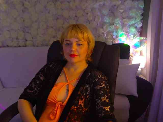AmiraNight webcam