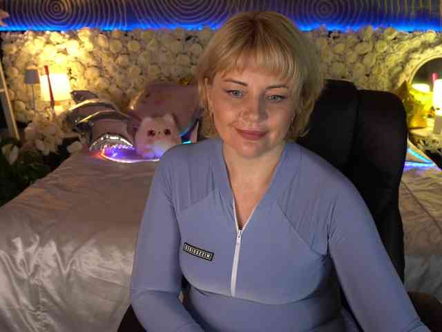 AmiraNight webcam