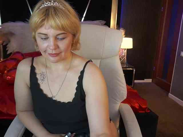 AmiraNight webcam