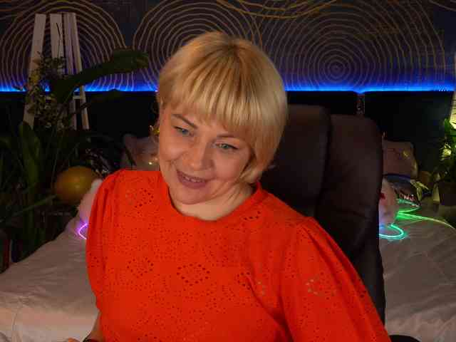 AmiraNight webcam