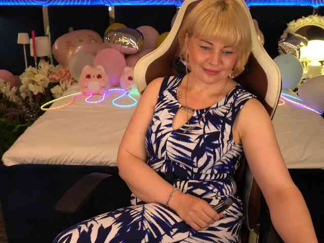 AmiraNight webcam