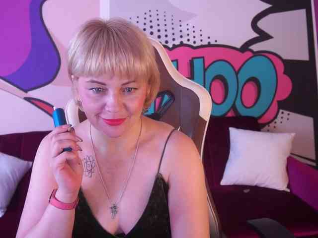AmiraNight webcam