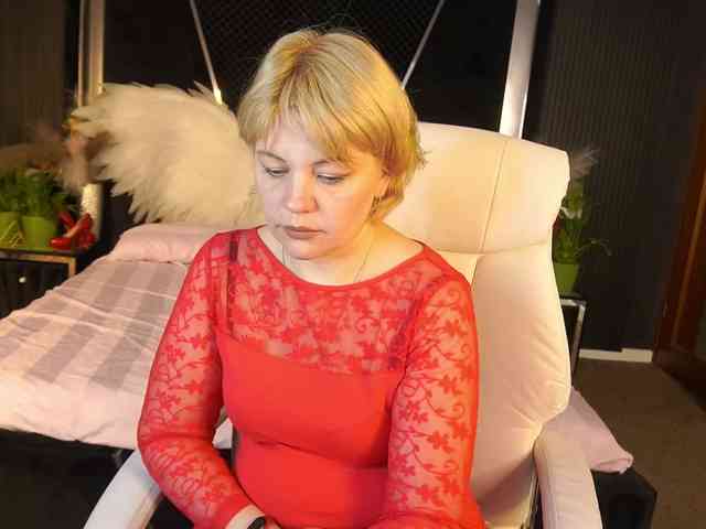AmiraNight webcam