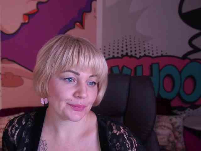 AmiraNight webcam