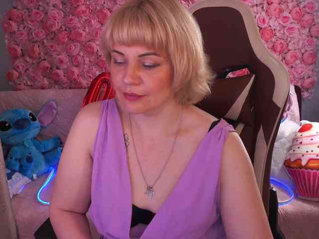 AmiraNight webcam