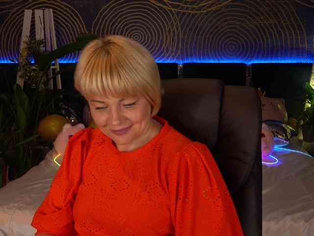 AmiraNight webcam