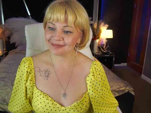 AmiraNight webcam