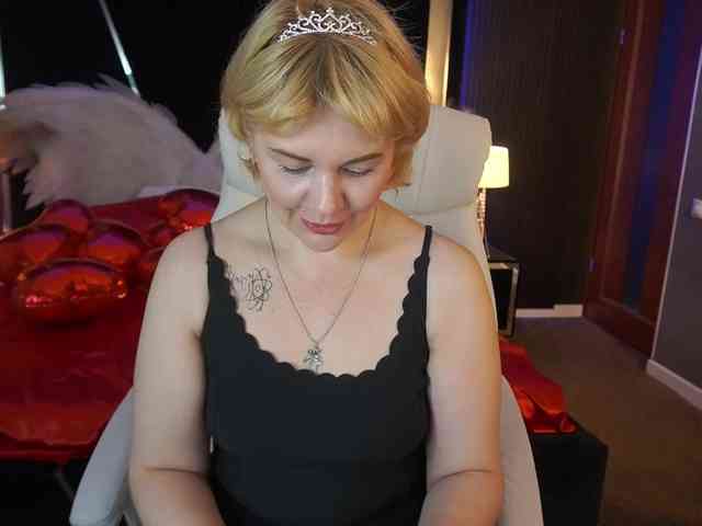 AmiraNight webcam