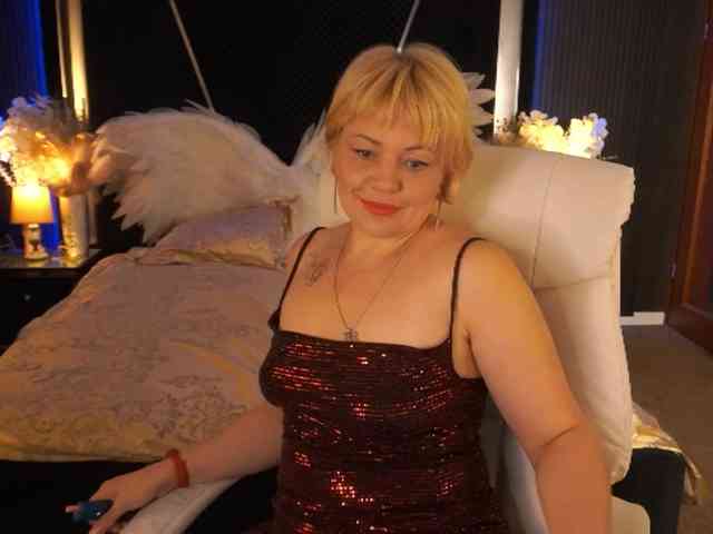 AmiraNight webcam