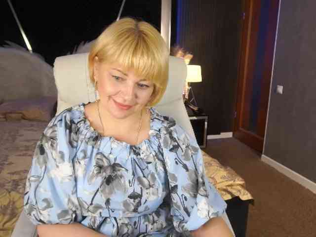 AmiraNight webcam