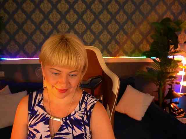 AmiraNight webcam