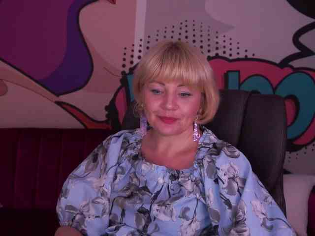 AmiraNight webcam