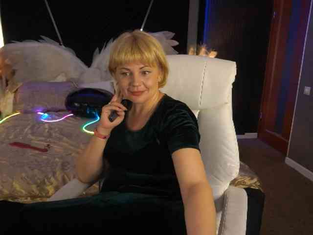 AmiraNight webcam