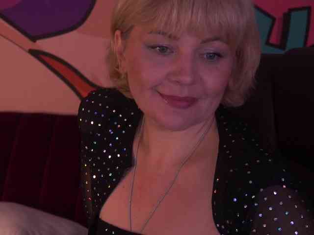 AmiraNight webcam