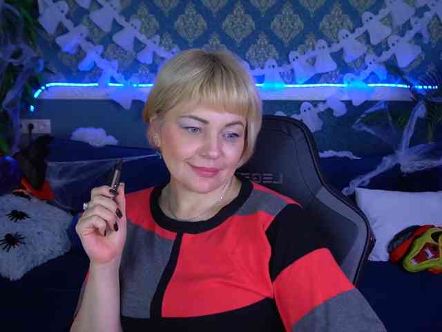 AmiraNight webcam