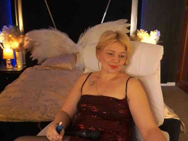 AmiraNight webcam