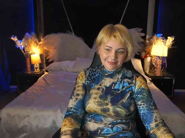 AmiraNight's webcam live show