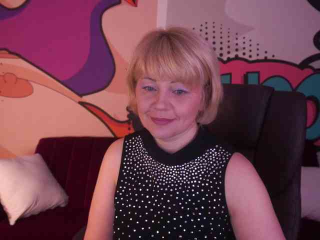 AmiraNight webcam