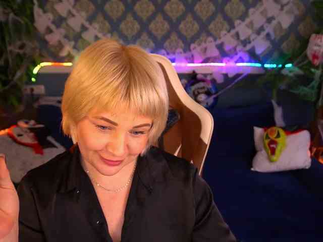 AmiraNight webcam