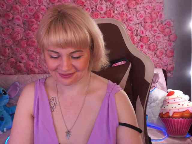 AmiraNight webcam