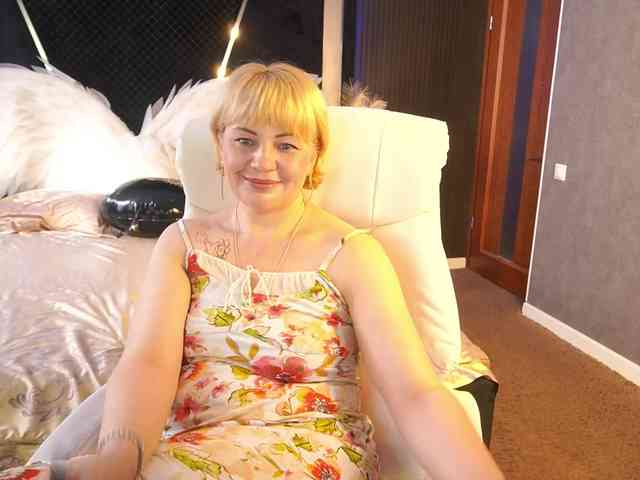 AmiraNight webcam