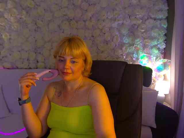 AmiraNight webcam