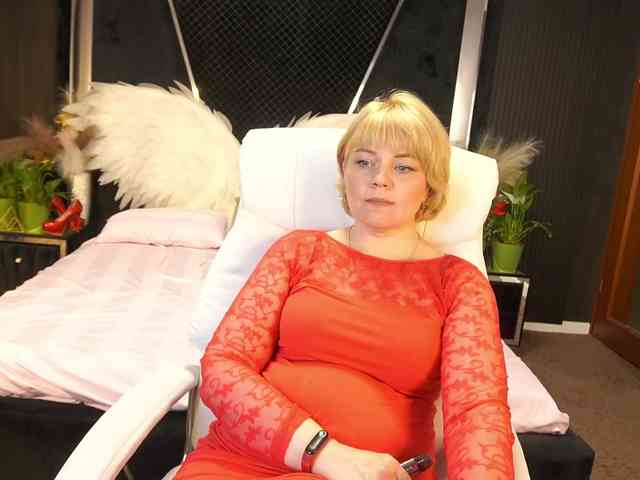 AmiraNight webcam
