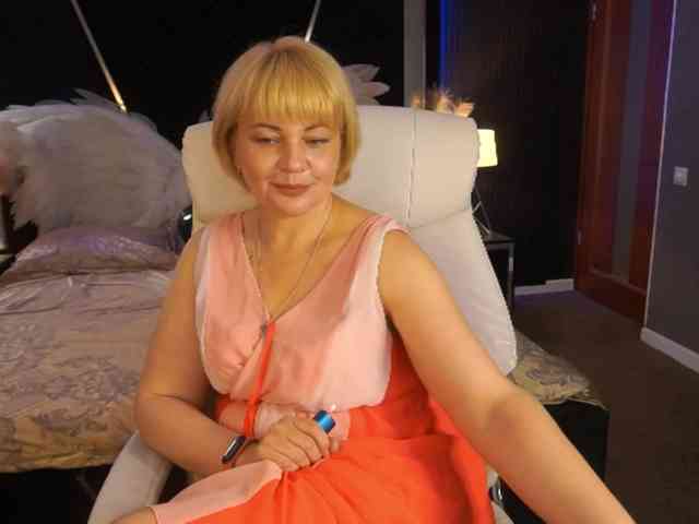 AmiraNight webcam