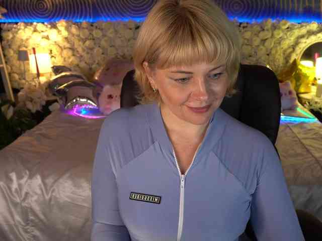 AmiraNight webcam