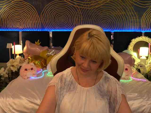 AmiraNight webcam
