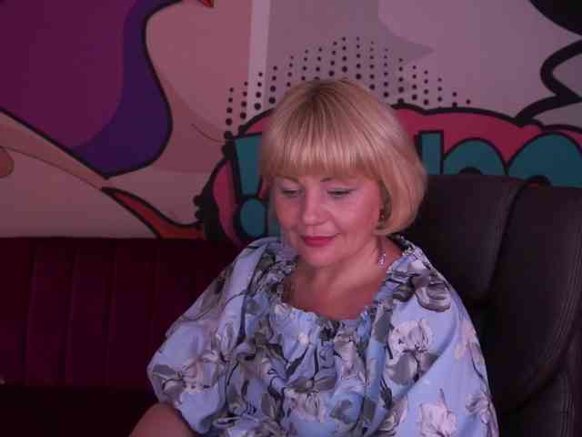 AmiraNight webcam