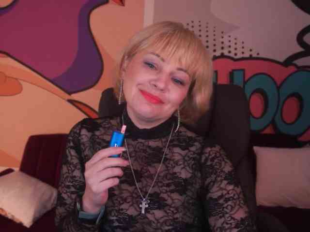 AmiraNight webcam