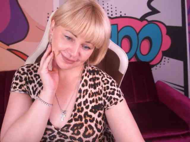 AmiraNight webcam