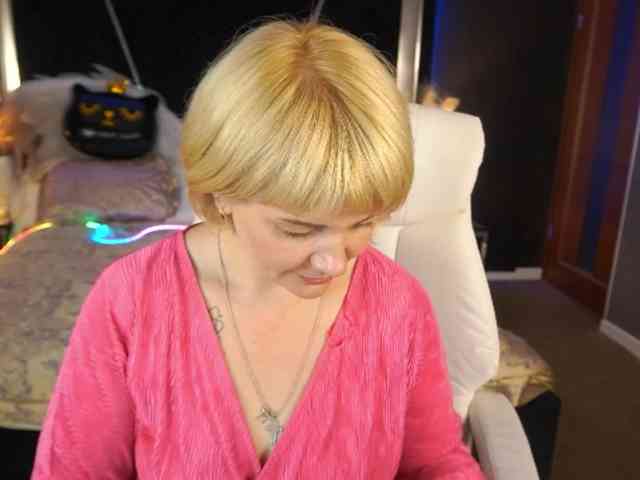 AmiraNight webcam