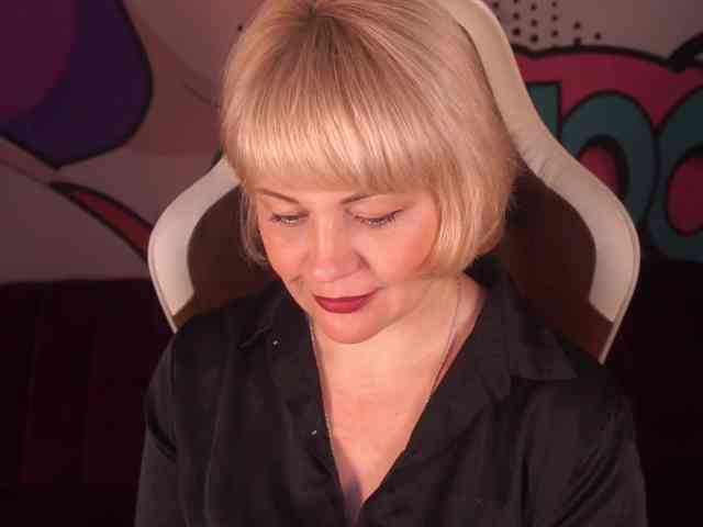 AmiraNight webcam