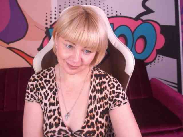 AmiraNight webcam