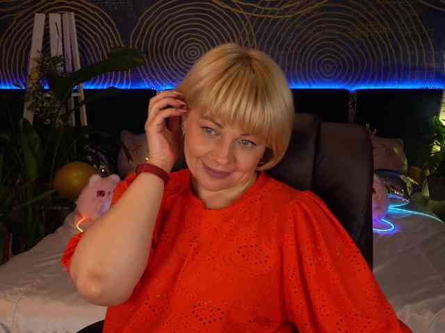 AmiraNight webcam