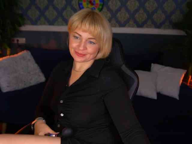 AmiraNight webcam